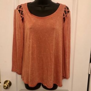 ⭐️NWOT⭐️Miss Me LS Cutout Shoulder Top